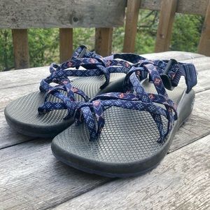 Women’s Chacos Size 8